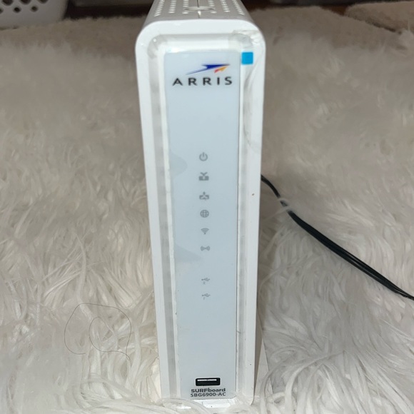Arris Surfboard - High-Speed Internet Modem - Picture 2 of 7